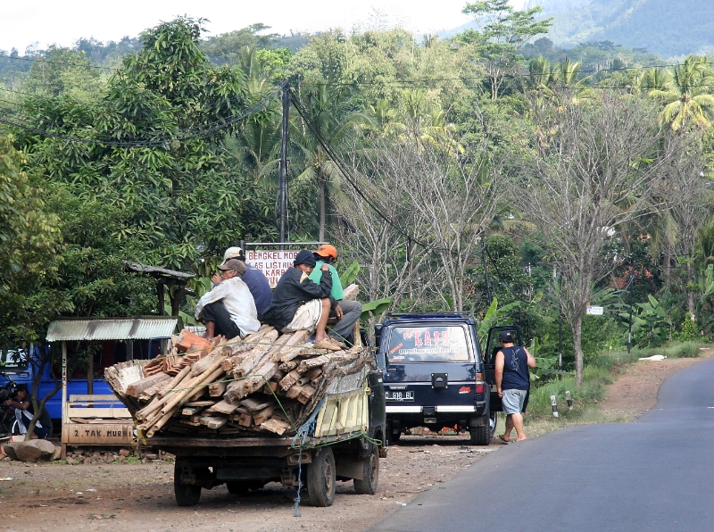 Roadside truck, Java Indonesia.jpg